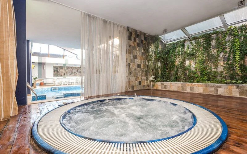 СПА хотел Айсберг. СПА джакузи в хотел Айсберг Банско, релакс и уют.